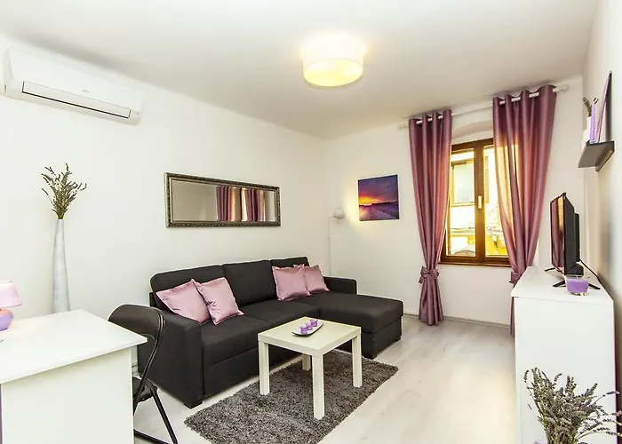 Apartament Center Lori Pula