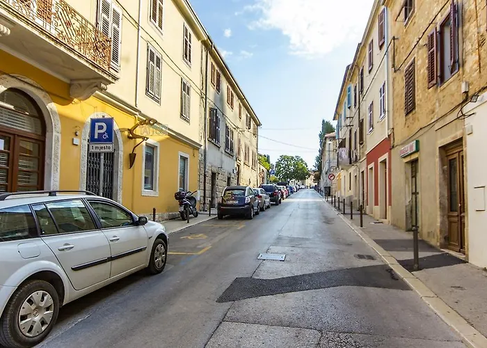 Apartament Center Lori *