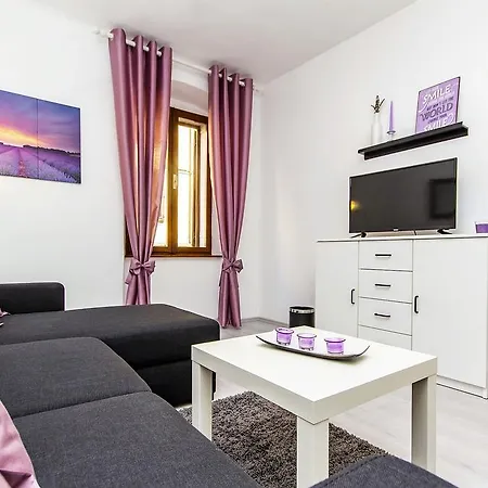 Center Lori Apartment *