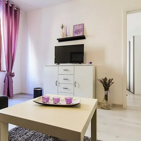 Center Lori * 풀라