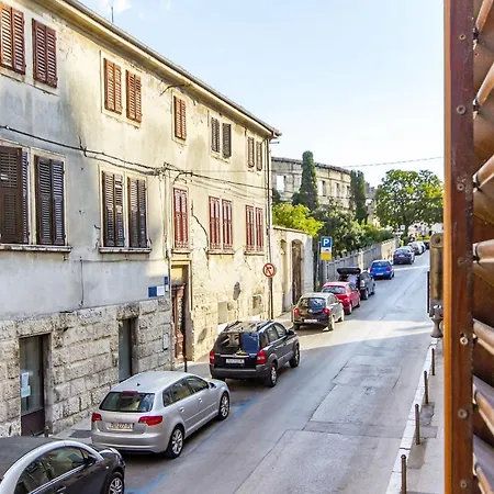 아파트 Center Lori